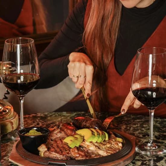 Parrilla mixta con botella de vino para 2 en Understreet Market, 12 December | Event in Madrid | AllEvents