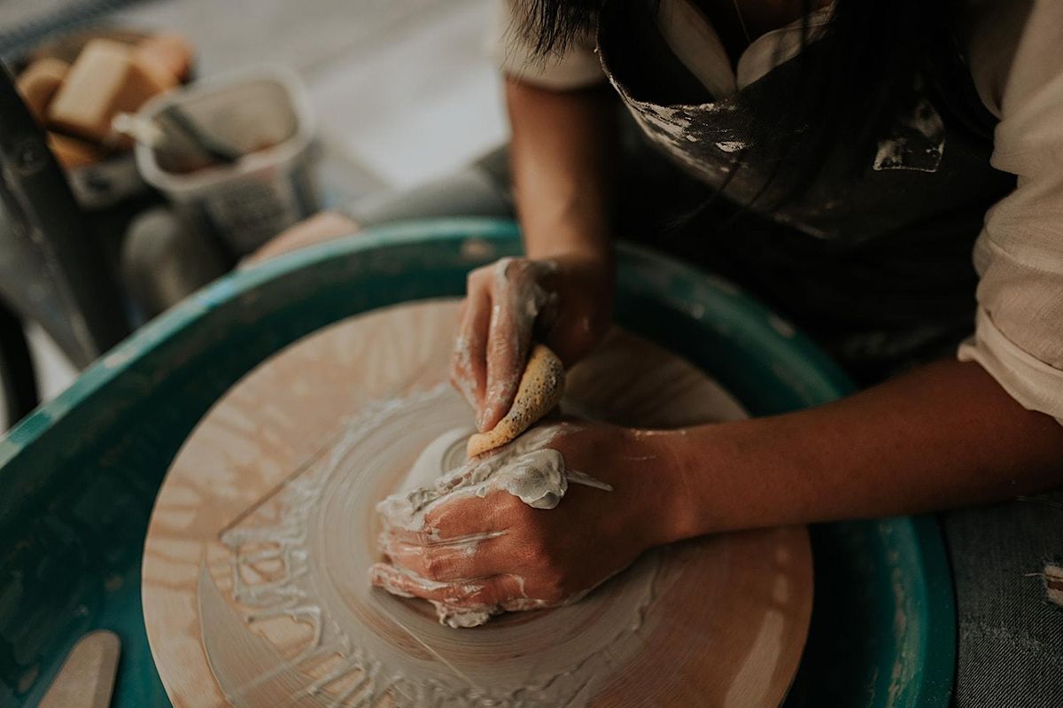 Beginner WheelThrowing (4 Week Ceramics By Viv Studio