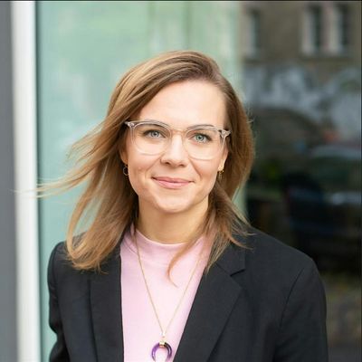 Izabel Horváth logo