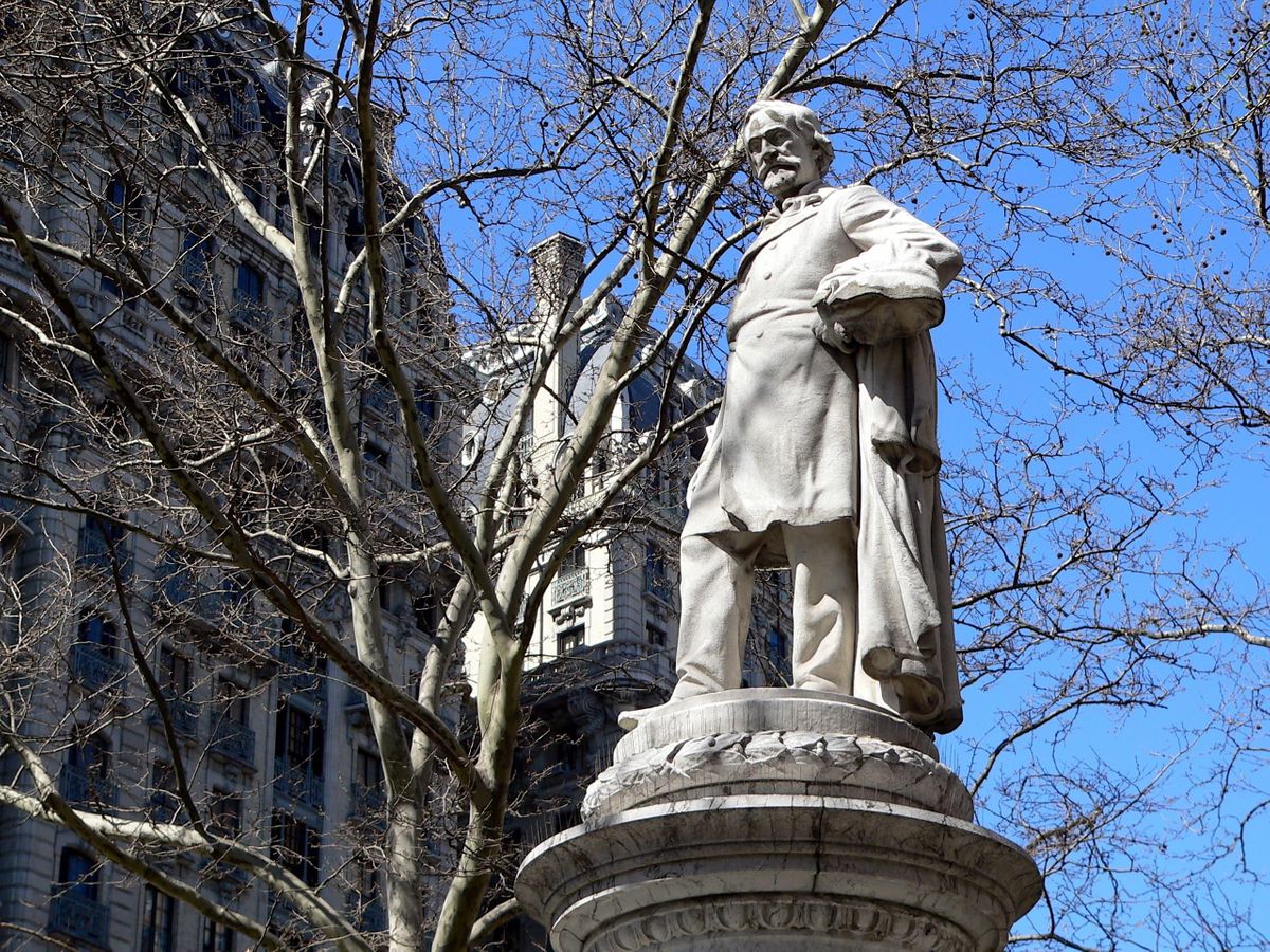 Highlights of the Upper West Side, New YorkOutdoor Escape Game, 55 central park west, New York