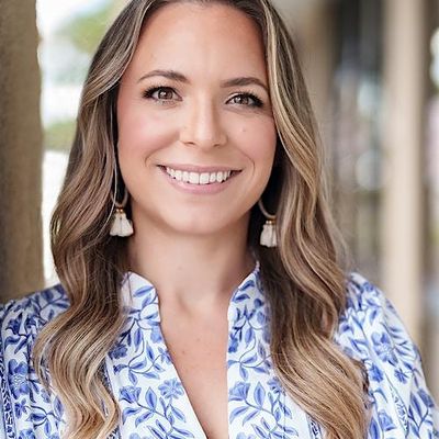 Anneliese Lightfoot logo