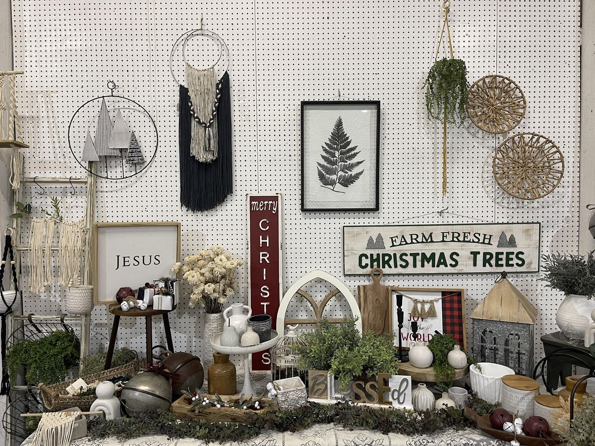 Shipshewana ShipChic Holiday Craft & Vintage Show, Shipshewana Auction