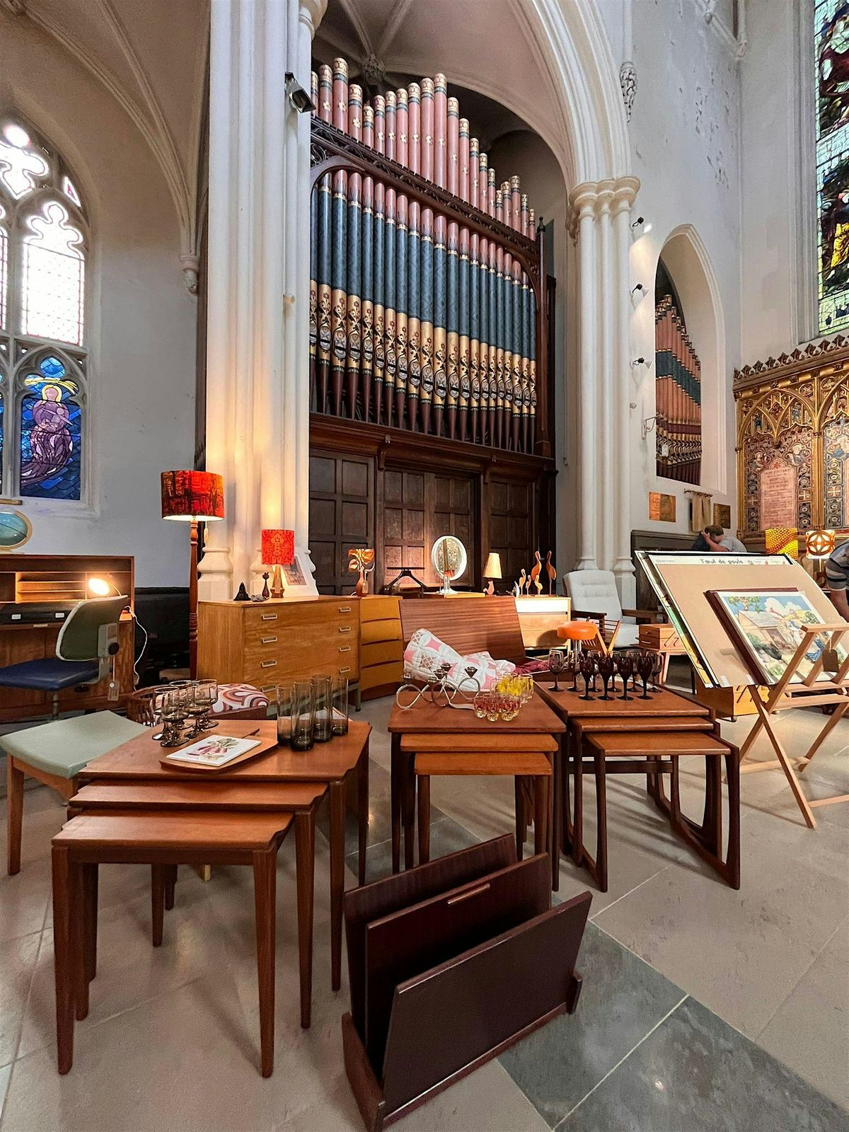 The Hyde Park Vintage Furniture Flea, St John's Church, London, 27 ...