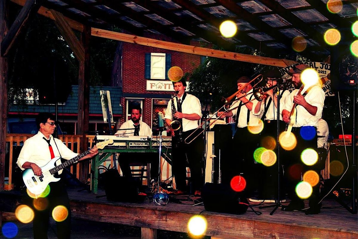 Groovin on The Green featuring The Wobblers, The Village Green Commons