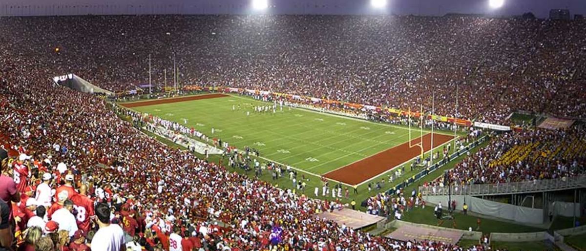 USC Trojans at Notre Dame Fighting Irish Football at Notre Dame Stadium, 18 October | Event in South Bend