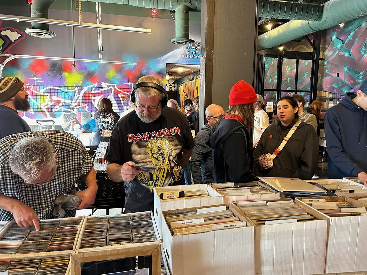 The Harrisburg Record Riot! 10,000 LPs in one room!, Lovedraft's ...