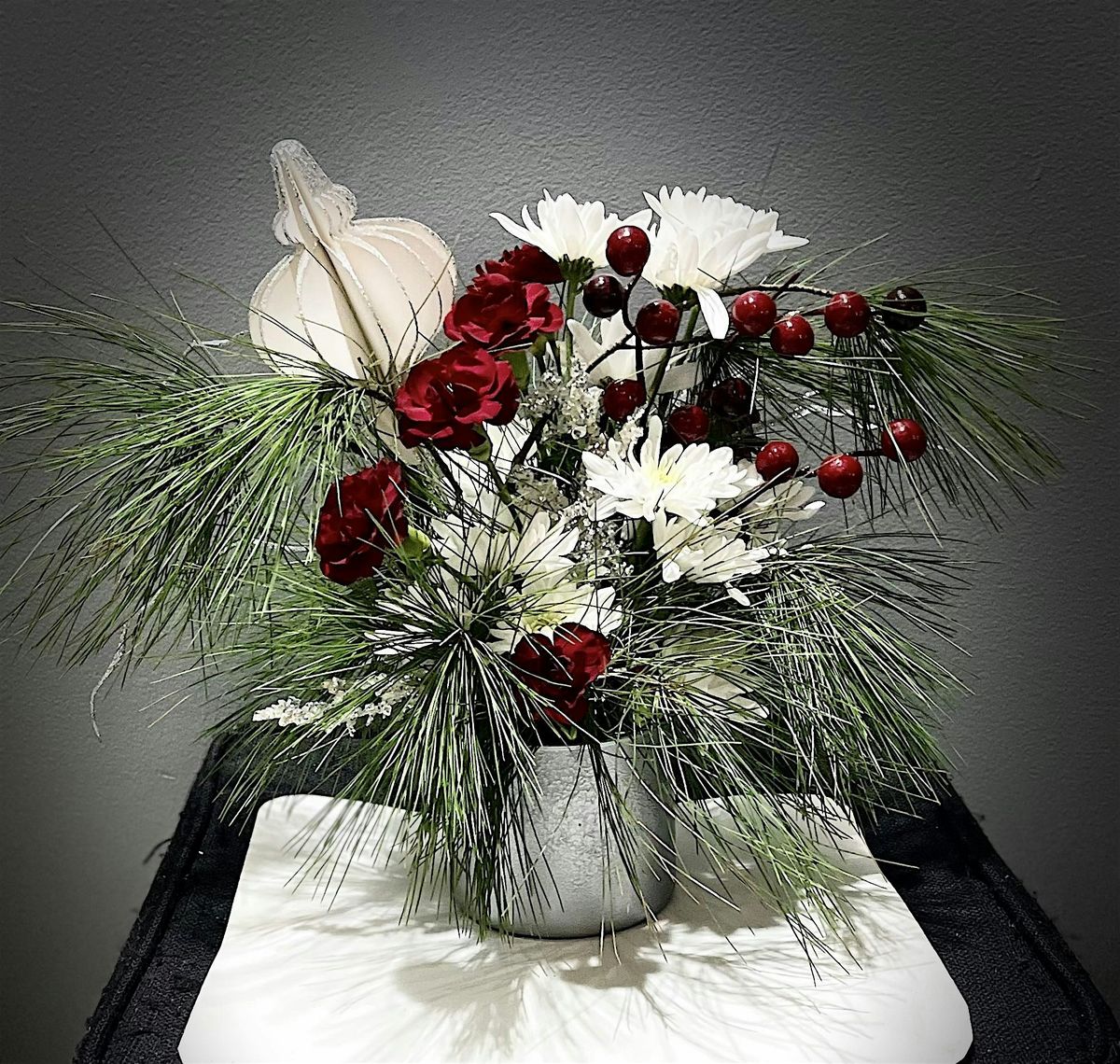Holiday Floral Arranging Workshop w/Wine, 13 December | Event in Ashburn | AllEvents