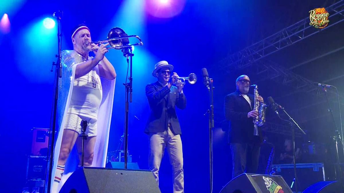 Fat Freddys Drop at O2 Apollo Manchester, O2 Apollo Manchester, 17 ...