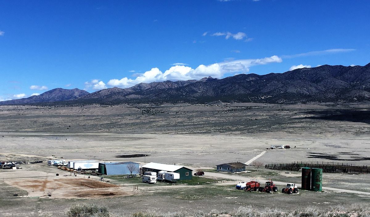 Onsite Tour of the 250family Riverbed Ranch modern homesteading