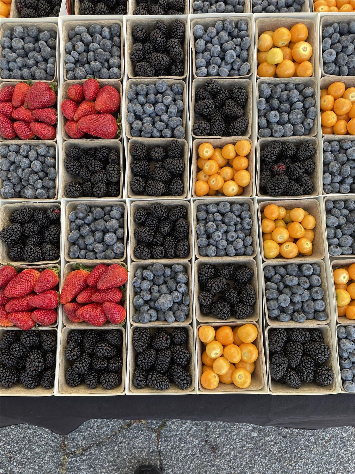 Woodland Hills Farmers Market, 5650 Shoup Ave, Los Angeles, May 13 2023