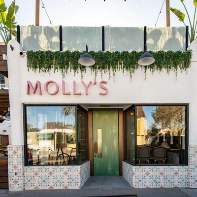 Molly's Mission Beach logo