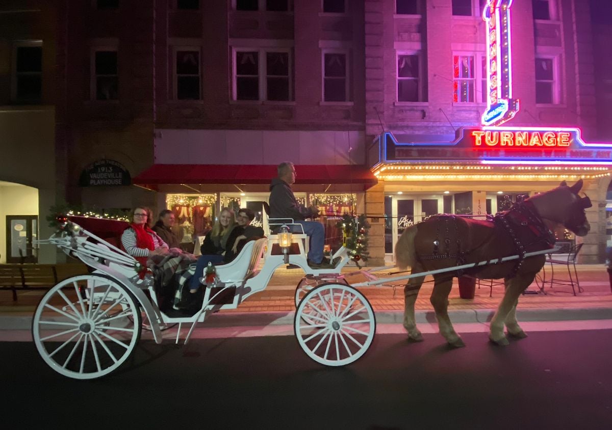 Christmas HorseDrawn Carriage Rides Downtown Washington, NC