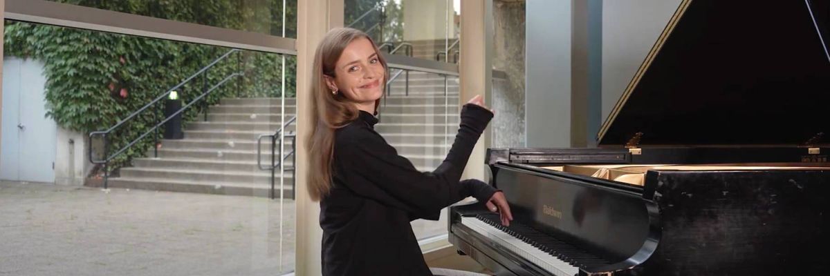Eydís Evensen at Evanston SPACE, 18 November | Event in Evanston | AllEvents