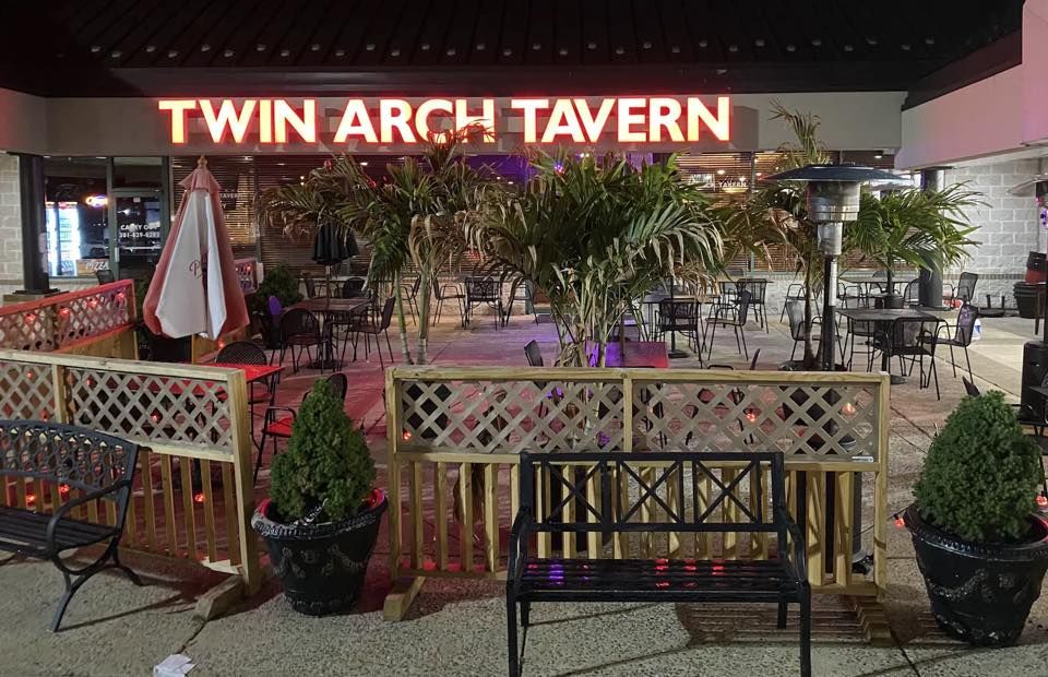 Mandy Twin Arch Tavern, Twin Arch Tavern, Mount Airy, 9 September