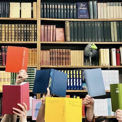 Buchhandlung Lüders logo