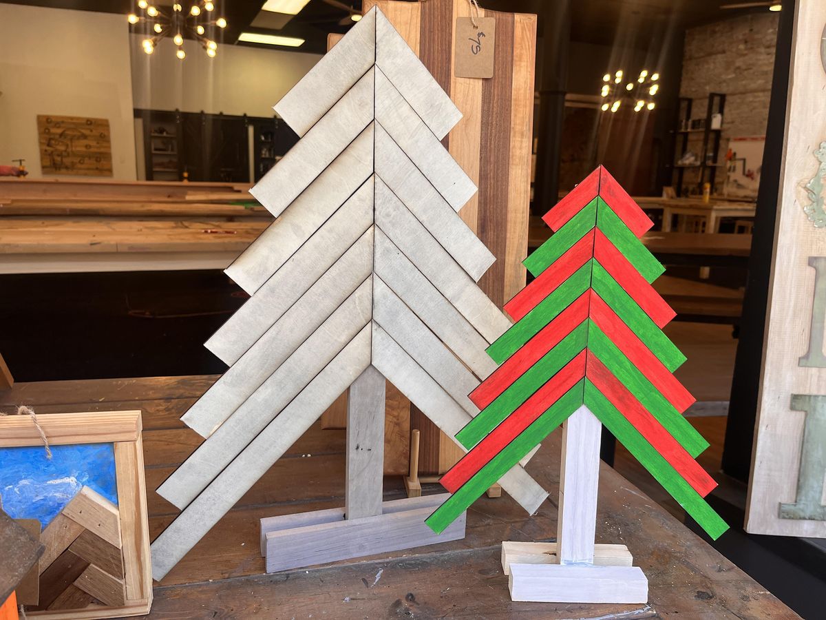 wooden-christmas-tree-decor-fisk-avenue-waukesha-14-december-2023