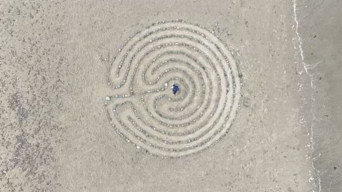 Building Labyrinths with Eilis Doherty European Land Art Festival