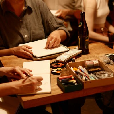Drink and Draw: Drawing the nude in the library room, Das Gift, Berlin