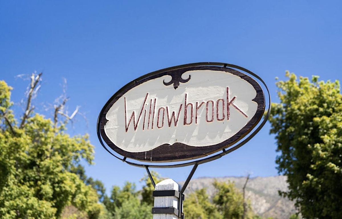 WILLOWBROOK FARM WINE TASTING + SWEET TREATS, Willowbrook Apple Farm