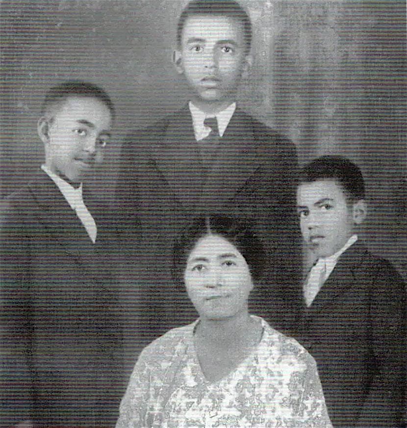 Roots To Blossom: Intergenerational Family Archive Project, 21 January | Event in Fort Lauderdale | AllEvents