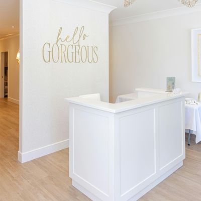 Hillary Bekelis, owner of Hello Gorgeous logo