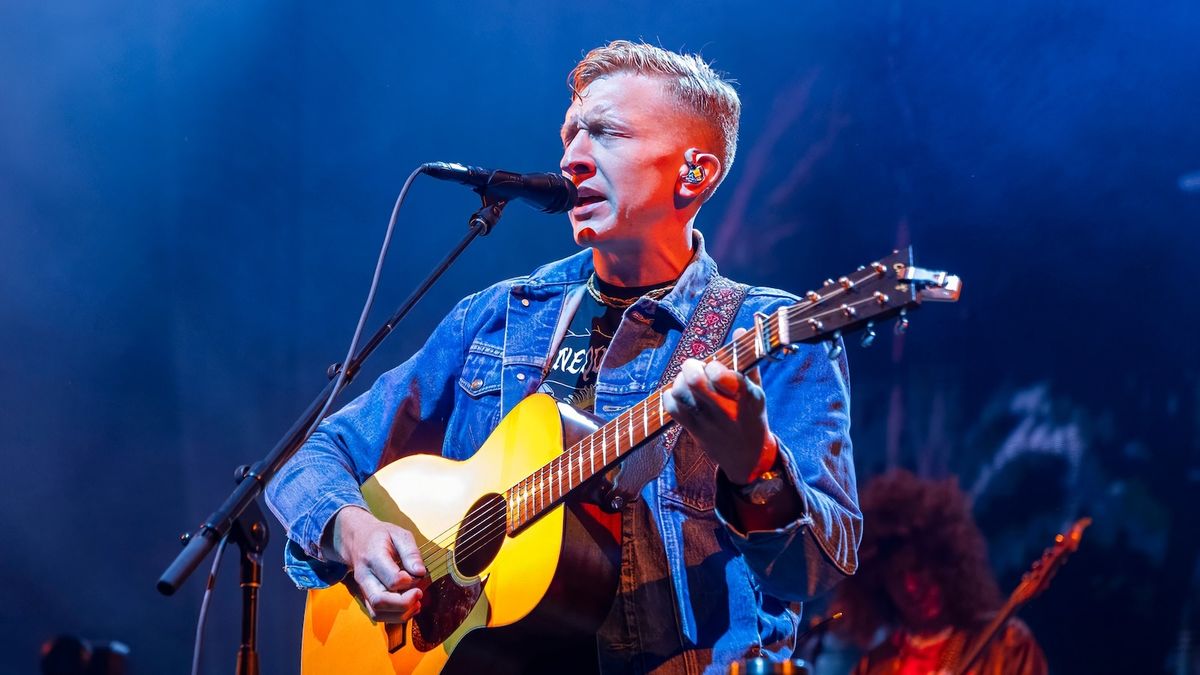 Parking Tyler Childers with Medium Build and The Hold Steady, 27 July | Event in East Troy | AllEvents