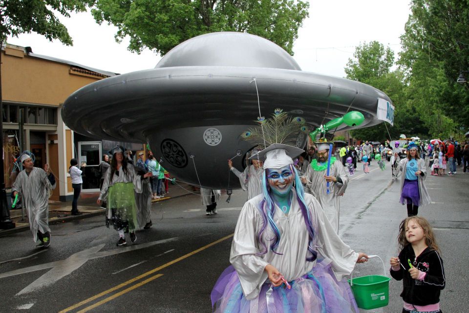 UFO parade McMinnville Oregon, McMenamins UFO Fest, Mcminnville, May 20