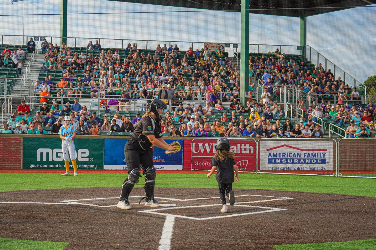 Minot Honeybees vs. Madison Night Mares, 30 July | Event in Minot | AllEvents
