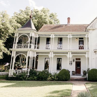 Barr Mansion Ballroom & Farmstead logo