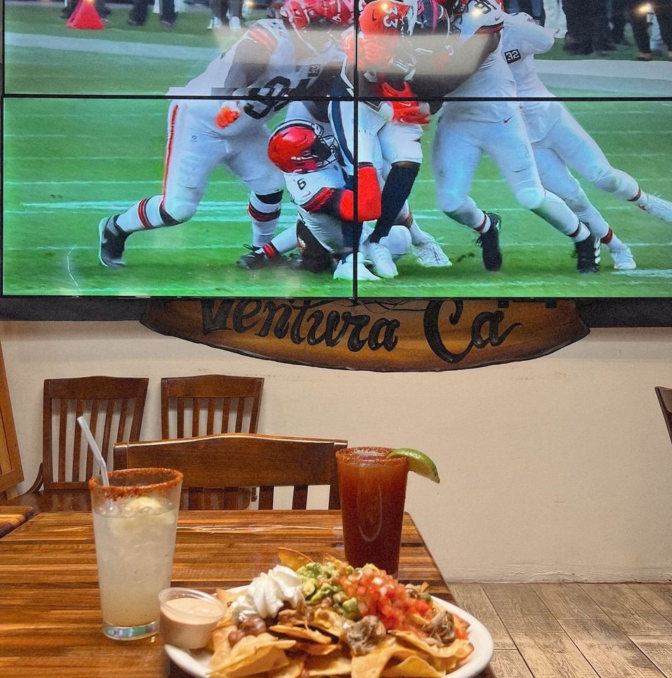 Super Bowl Party at Dukes, Duke's Beach Grill, Ventura, 11 February