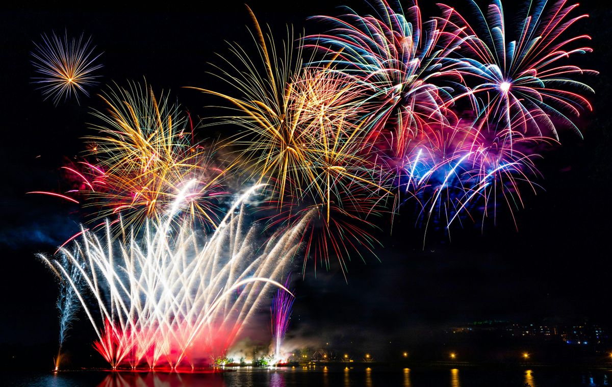 Amsterdam: New Years Pub Crawl, Unlimited Shots & Optional Club Entry