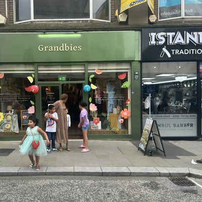 Grandbies Coffee & Boutique logo