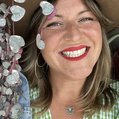 Emelia Dabrowski logo