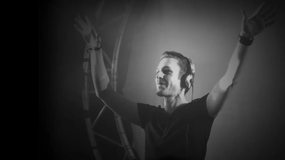 Madwave, Factor B, Gabriel &amp; Dresden, Ferry Corsten, Mark Sherry, Nifra, Bryan Kearney, Paul van Dyk in Attard, 7 May