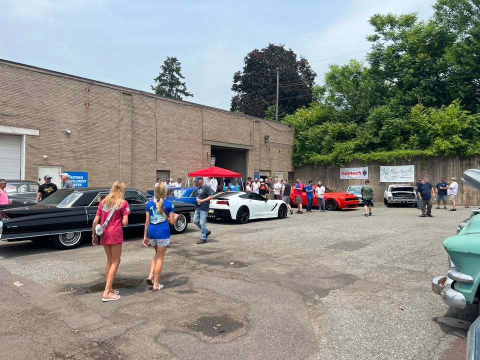 Hollywood Hangout September, 335 W High St, Pottstown, PA 194646313