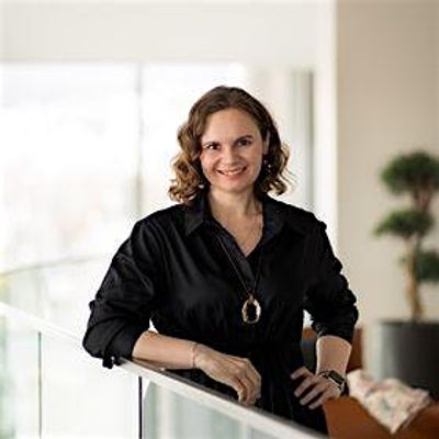 Gabriela Szomolaiová logo