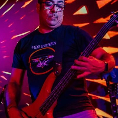 Omar Manrique Zorrilla logo