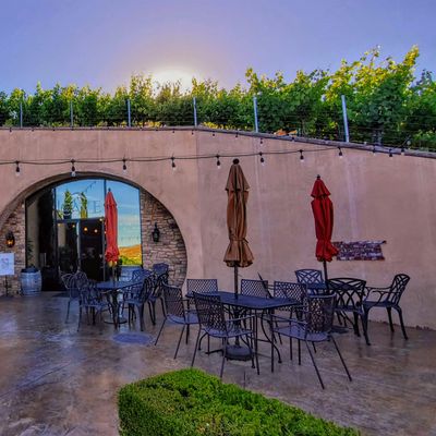 Oak Mountain Winery logo