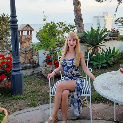 Coaching_by_esther logo