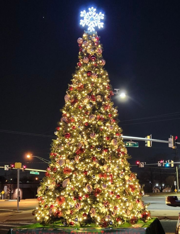 Dundalk Community Christmas Tree Lighting , Poplar Place Center