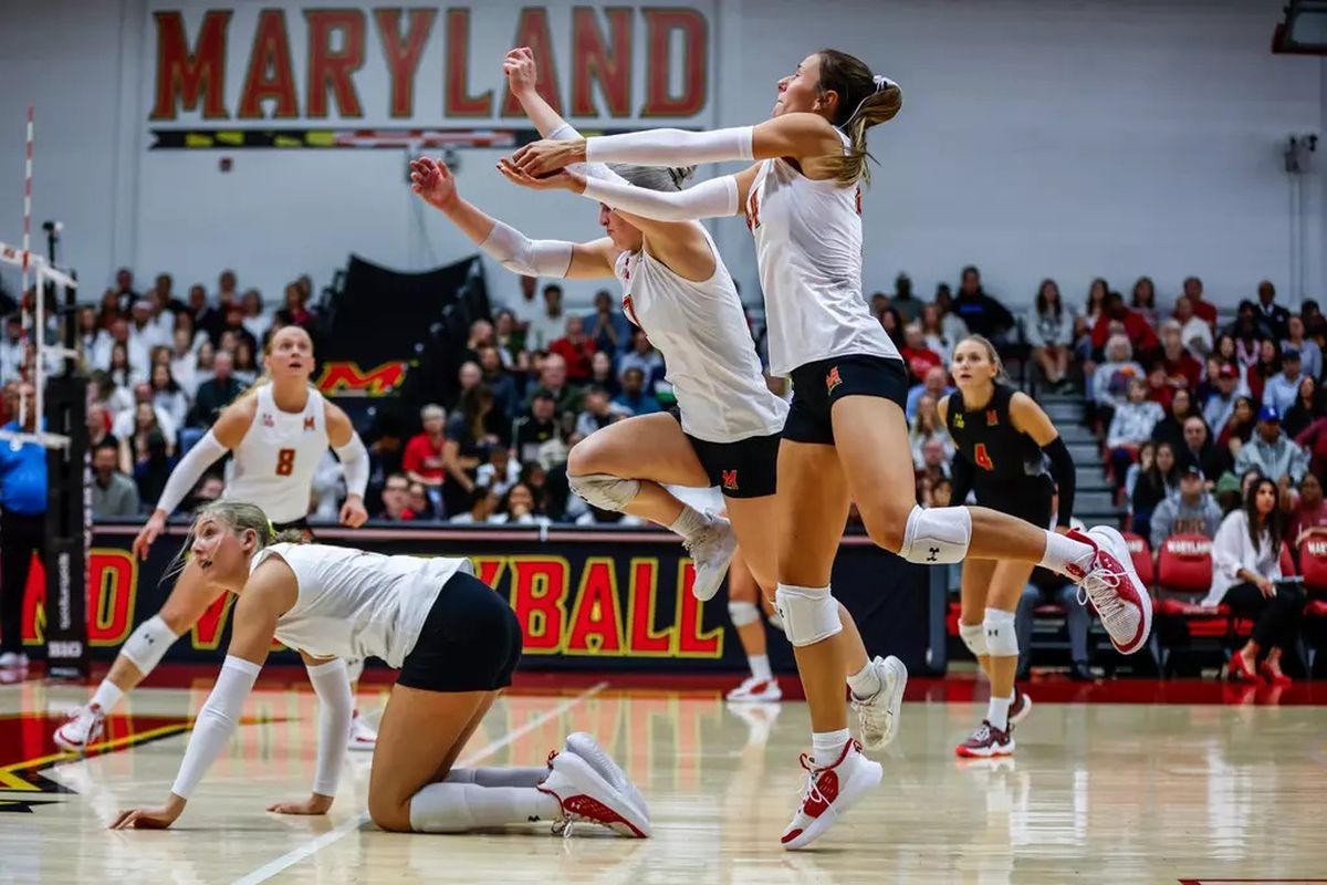 Washington Huskies at Oregon Ducks Womens Volleyball at Matthew Knight Arena, 12 October | Event in Eugene