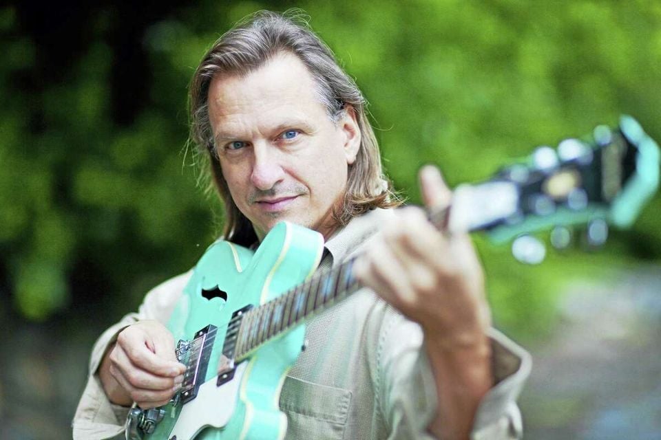 Ellis Paul in concert, Red Dragon Listening Room, Baton Rouge, February