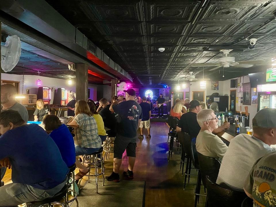 Adrian Niles, Grub and Groove Thursdays , Silver Rail Bar & Grill