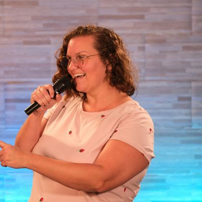 Sarah Mayes Comedy logo