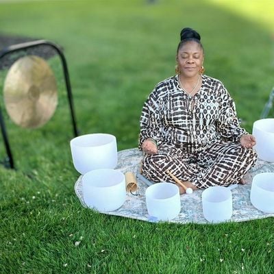 Gladden Vibes by Leslie Love logo