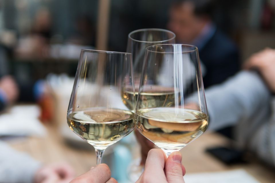 wine-night-sauvignon-blanc-chardonnay-waverly-stone-gastropub