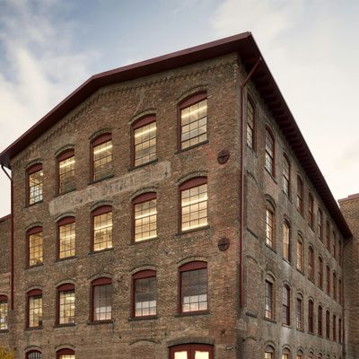 Pocketbook Hudson Hotel and Baths logo