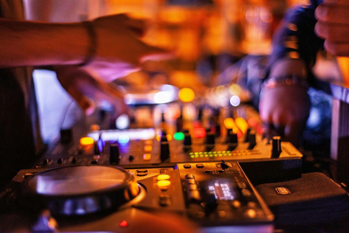 HTC Live Fridays!, 3 October | Event in Brookline | AllEvents