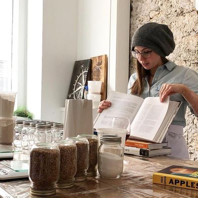 Lauren Hambleton logo