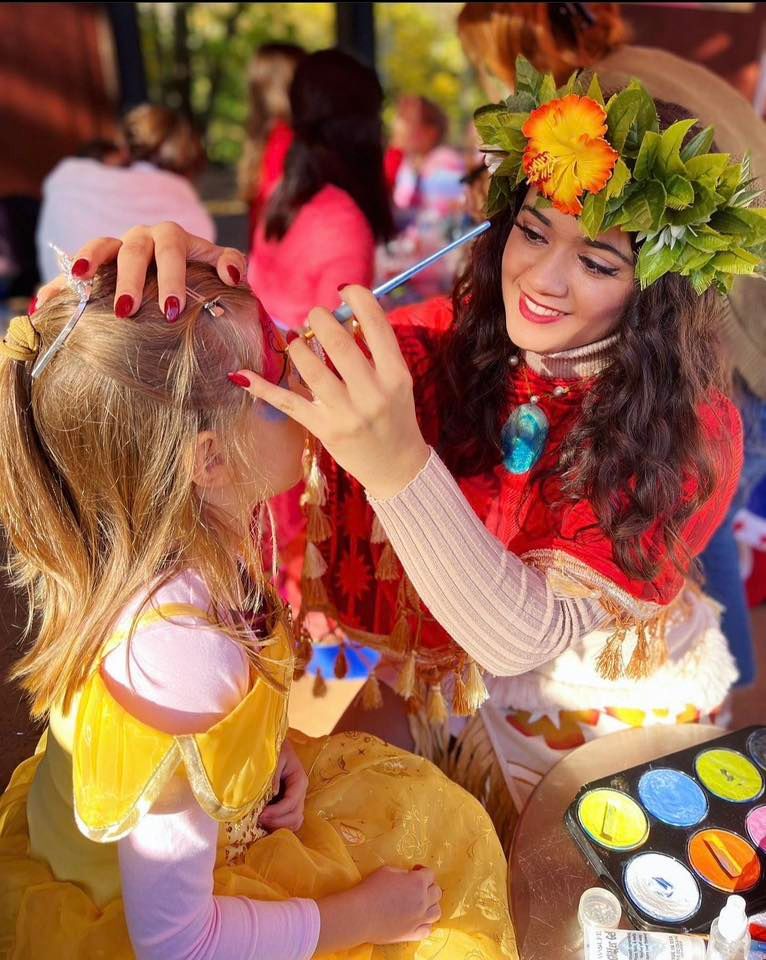 Vienna Singing Princesses Glamour Tent at Mosaic Art Blooms Festival